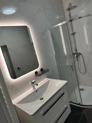 Gostilna In Apartmaji Zlati Lev - ماريبور المظهر الخارجي الصورة